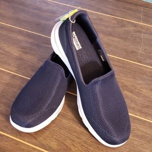 Skechers NWT Womens Size 11 Slip On Dark Blue